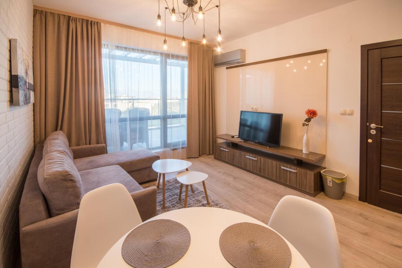 City Apartments Triumph فارنا المظهر الخارجي الصورة