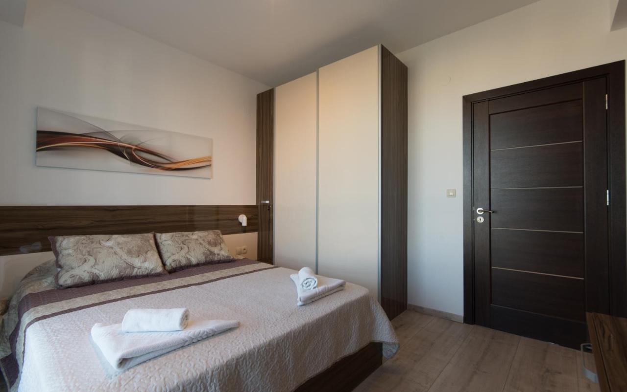 City Apartments Triumph فارنا المظهر الخارجي الصورة